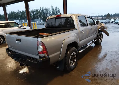 2015 Toyota Tacoma Base V6 z USA, uszkodzony, nr VIN 5TFLU4EN9FX121641